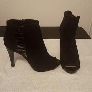 Nine West size 8 seude like peep toe ankle boots